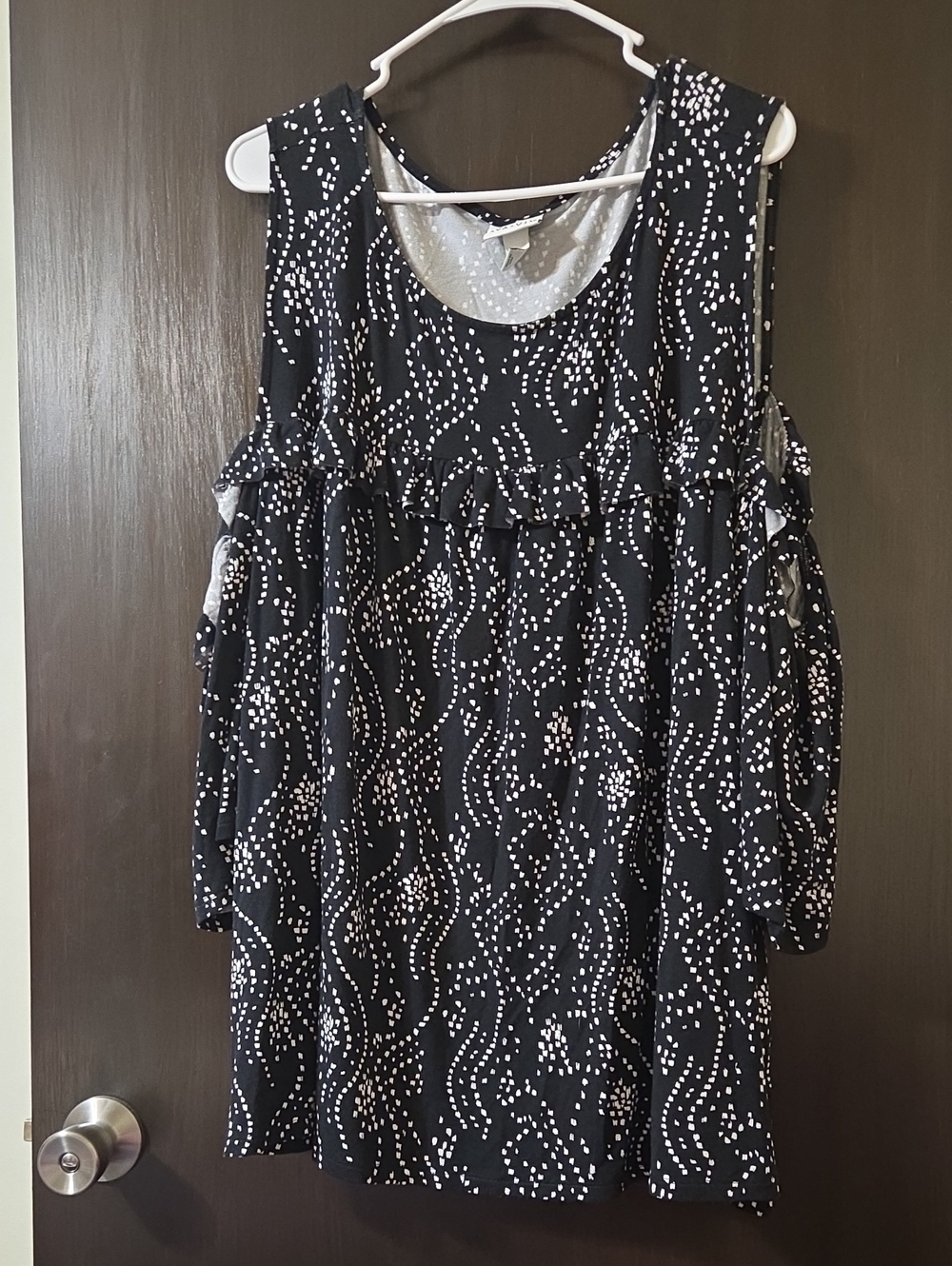 Ava & Viv ladies top black and white cold shoulder size 4X